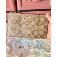 ราคา กระเป๋าCoach คล้องมือ 1 ซิบ Size L ลายซี สีน้ำตาล (23079649894)