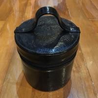 ราคา กระเป๋าใส่เครื่องสำอางใหม่ Kanebo สีดำเงาน่ารักค่ะ (119785557)