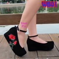 ราคา แพลตฟอร์มส้นเตารีด 5 ซม. ลายดอกไม้ สีดํา WB01 (9544524585)