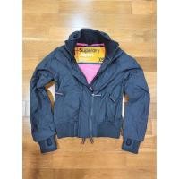 ราคา ✨✨Superdry Original (Size XS) ของแท้ 100% ✨เสื้อกันหนาวผู้ชาย เอวจั๊ม✅สินค้ามือสองสภาพ 80% เก็บรักษาอย่างดี (13260508618)