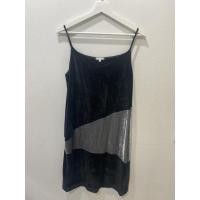 ราคา เดรสกำมะหยี่ มือสอง สภาพดี (10326289577)