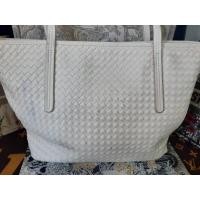 ราคา กระเป๋าทรงชอปปิ้งหนังแท้สานทั้งใบสีขาวมือสอง (17856832512)