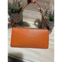 ราคา LV EPI POUCH (สีส้ม) (23089480321)