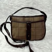 ราคา กระเป๋าหนังแคนวาสครอสบอดี้แบรนด์Liz Claiborne (รหัส ก12) (23289629428)