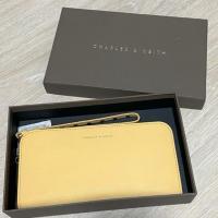 ราคา CHARLES & KEITH WALLET กระเป๋าสตางค์ใบยาว มีสายคล้อง (29107904746)