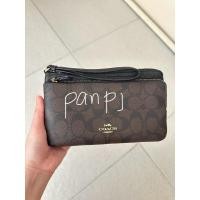 ราคา Coach คล้องมือ 2 ซิป Size L สีน้ำตาลเข้ม/ดำ รุ่นใหม่ แท้ % มือ1 (24271713963)