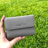 ราคา Used Charles&Keith Light Grey Basic Short Wallet กระเป๋าสตางค์ (1575316027)