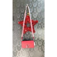 ราคา กระเป๋าสตางค์สะพายสีแดง guess ของแท้ใหม่ (12470408245)