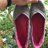 ราคา #รองเท้ามือสอง #รองเท้าผ้าเทาชมพู Northstar จากร้าน Bata (2247659866)