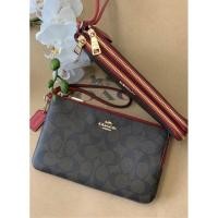 ราคา ❤️✨พร้อมส่ง Coach คล้องมือไซส์ L 2ซิปลายซีสีน้ำตาลเข้มสายสีแดง✨❤️ (7071532387)