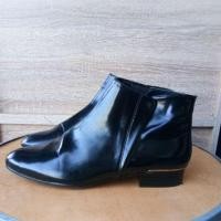 ราคา บูทสั้นZARA มือ2 ของแท้ สีดำหนังแท้ (1664506806)