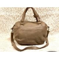 ราคา กระเป๋าหนังมือสอง แบรนด์ eatbag สภาพยังใหม่ มีช่องใส่ของช่องใหญ่ 1 ช่อง ภายในสะอาด (28650544642)