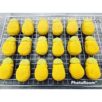 ราคา ชีสทาร์ตสัปปะรด และ ชีสทาร์ตสตอเบอรี่ “Pineapple Cheese tart and Strawberry Cheese Tart” (14954212561)