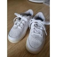 ราคา รองเท้าผ้าใบเด็กเล็กสีขาว Nike แท้100%มือ2 ใส่2ครั้ง (28350280368)