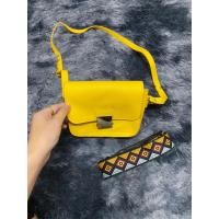 ราคา กระเป๋าZARAสีเหลืองมีสายให้2เส้น (7862324297)