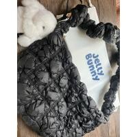 ราคา ปล่อยต่อ กระเป๋า jelly bunny รุ่น cole ของแท้ แถมกระเป๋าถือสีดำตามรูปสอง (28300362123)