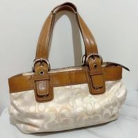 ราคา กระเป๋าคล้องไหล่ coach มือสอง ของแท้ ผ้าผสมหนัง ขนาด 12 นิ้ว (25750400910)