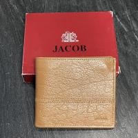 ราคา เซ็ทJACOB กระเป๋าธนบัตรชาย + พวงกุญแจหนังปั้มชื่อแบรนด์Jocob มีกล่อง กระเป๋าธนบัตรพร้อมกล่อง (8998889989)
