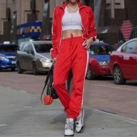 ราคา กางเกงวอร์มสีแดงแถบขาว ใส่ได้ทั้งชายทั้งหญิง ส่งฟรี!!! (4031381149)