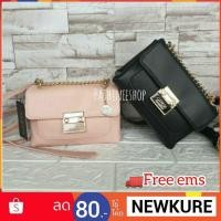 ราคา Guess Mini Crossbody Bag แท้%<outlet> กระเป๋าสะพายข้าง Crossbody size mini (2384890621)