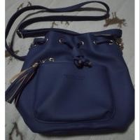 ราคา กระเป๋าสะพายข้าง Forever Young สีน้ำเงิน มือ 1 (4118787762)