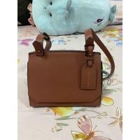 ราคา กระเป๋าสะพาย Charles & Keith หนังสีน้ำตาล (19472309847)