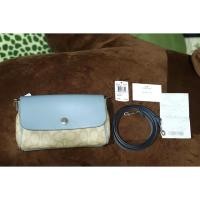 ราคา Coach ruby สีฟ้าขาว มือสอง (1439707148)