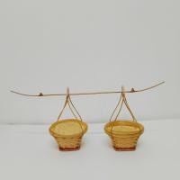 ราคา หาบกระบุง (1ชุด มี หาบ 2 ชิ้น พร้อมไม้คาน) หาบจิ๋ว เส้นผ่าศูนย์กลางของตัวหาบ 15 ซม.(6 นิ้ว) ความสูง 23.5 ซม.(9.5 นิ้ว) (26250774107)