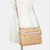 ราคา กระเป๋่​า​สะพายข้าง​Cross body ยี่ห้อCoach (6633906436)
