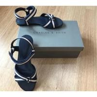 ราคา Charles & keith สีกรม-ครีม (610329369)