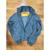ราคา ✨✨Superdry Original (Size XL)ของแท้ 100% ✨เสื้อกันหนาวผู้ชาย เอวจั๊ม ✅สินค้ามือสองสภาพ 90% เก็บรักษาอย่างดี (15914830642)