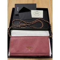 ราคา Prada Saffiano wallet on chain มีสาย (แท้, used) (20951458129)