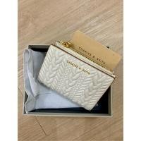 ราคา Charles & Keith Apolline Textured Top-Zip Wallet in Cream [ต้นฉบับที่สอง] (25187459698)
