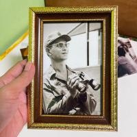 ราคา กรอบรูปพร้อมภาพ ในหลวง ร.9 ขนาด 5x7 นิ้ว มีขาตั้งและที่แขวน เสริมฮวงจุ้ย เป็นของขวัญ ที่ระลึก ของฝาก (20785211973)