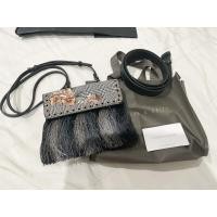 ราคา กระเป๋าสะพาย คาดเอว charles&keith แท้ใหม่มาก (10685601343)