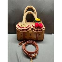 ราคา MCM หมอน 9” ของแท้ มือสอง งานเยอรมัน ทรงน่ารัก แถมหูถัก ราคาย่อมเยาว์ มีสายสะพายข้างแท้มากับตัว (20777896178)