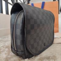 ราคา Louis Vuitton Damier Graphite Hanging Toiletry (7244221521)