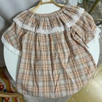 ราคา [พร้อมส่ง] เสื้อปาดไหล่ลายสก็อตสีส้มแต่งขอบฉลุ มินิมอล เกาหลี (24675615539)