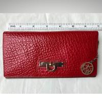 ราคา DKNY กระเป๋าสตางค์มือสอง กระเป๋าหนังสีแดง ใบยาวใช้เป็นกระเป๋าคลัทช์ได้ Genuine Leather (19103901005)
