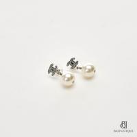ราคา NEW CHANEL EARRING CC LOGO 1 CM SILVER PEARL SHW (27765888752)