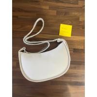 ราคา กระเป๋า uwif official รุ่น gyo bag สีขาวครีม ivory มือหนึ่ง (24656337131)