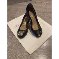 ราคา Used salvatore ferragamo shoes สภาพใช้งาน 90% Size : 35.5 (4272934760)