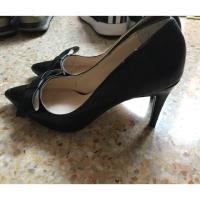 ราคา USED LIKE NEW! รองเท้าส้นสูงหัวแหลมสีดำ LYN size 39 (320851671)