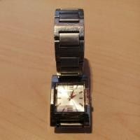 ราคา นาฬิกามือสอง Casio สภาพดีมาก 90% ตัวเรือนสีเงิน เหมาะสำหรับสาวมั่น (5347090651)