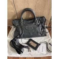 ราคา Very like new balenciaga city สีเทา อะไหล่เงิน ซื้อปี20 (11315243992)