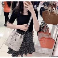 ราคา กระเป๋าสะพาย MK ทรงจีบ สายสปอร์ต สวย น่ารัก น่าใช้มากๆๆๆค่า Michael Kors PEYTON XS BUCKET CROSSBODY (6511332966)