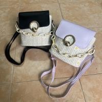 ราคา ส่งฟรี ‼️‼️ กระเป๋าพร้อมส่ง ‼️ กระเป๋าสาน ปักลายดอกเดซี่ ✨ สะพายข้าง (3541519824)