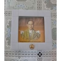 ราคา เหรียญเนื้อเงินที่ระลึกพระราชพิธีถวายพระเพลิงพระบรมศพรัชกาลที่9พร้อมตลับกล่องไม่ผ่านการใช้ (26502924375)