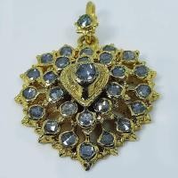 ราคา จี้เพชรซีก เพชร cz ขนาด 1.25 นิ้ว ตัวเรือนทองไมครอน หนัก 11 กรัม งานโบราณ สินค้ามือสอง พร้อมกล่อง (20964976894)