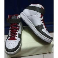 ราคา รองเท้าผ้าใบมือสองของแท้ (2756708699)